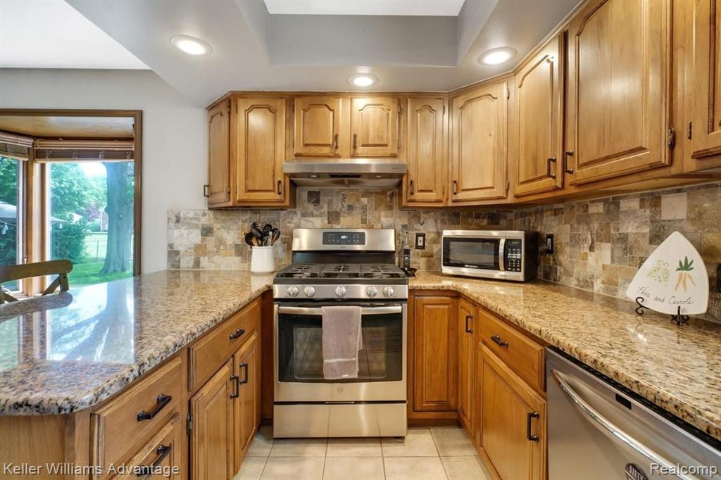 42574 Park Ridge Road Novi, MI 48375 - Photo 16 of 23