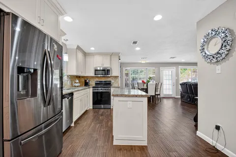 $299,999 | 2514 Creekleaf Road, Houston, TX 77068