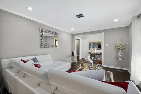 $299,999 | 2514 Creekleaf Road, Houston, TX 77068