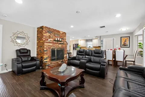 $299,999 | 2514 Creekleaf Road, Houston, TX 77068