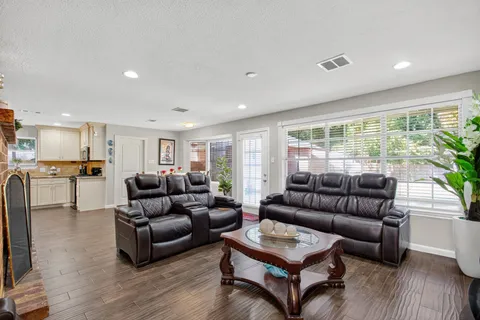 $299,999 | 2514 Creekleaf Road, Houston, TX 77068