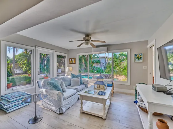 $5,999 | 301 Northwest 3rd Court, Boca Raton, FL 33432