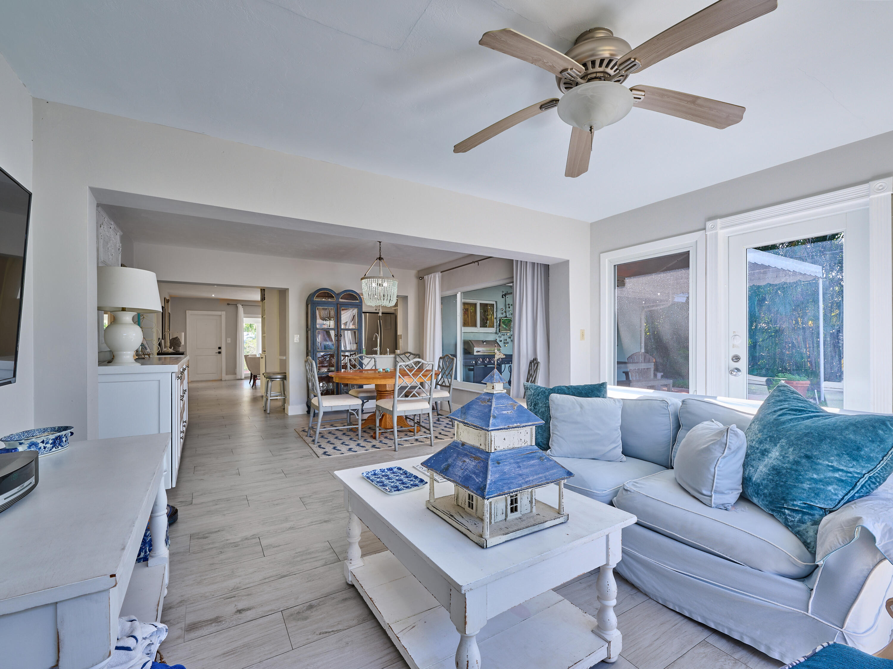 301 Northwest 3rd Court Boca Raton, FL 33432 - Photo 25 of 45 Living Room