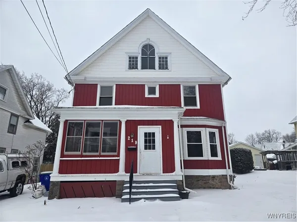 $199,900 | 219 West Oak Orchard Street, Shelby, NY 14103