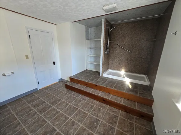 $199,900 | 219 West Oak Orchard Street, Shelby, NY 14103