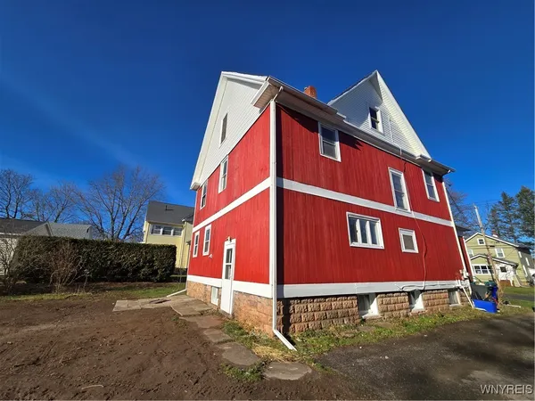 $199,900 | 219 West Oak Orchard Street, Shelby, NY 14103