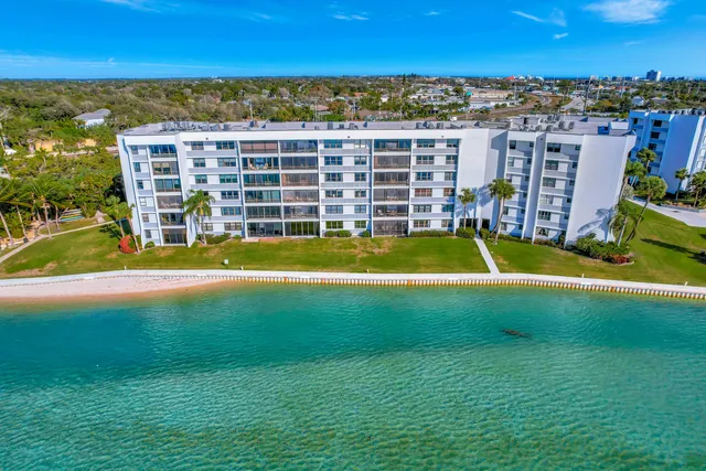 $995,000 | 1542 Jupiter Cove Drive, Unit 307, Jupiter, FL 33469