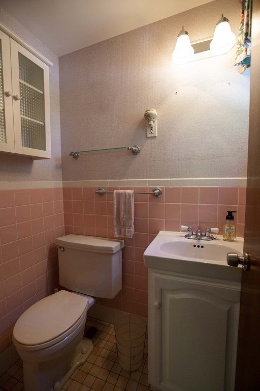 69 Sturges Road Reading, MA 01867 - Photo 9 of 42 a bathroom with a toilet sink and mirror