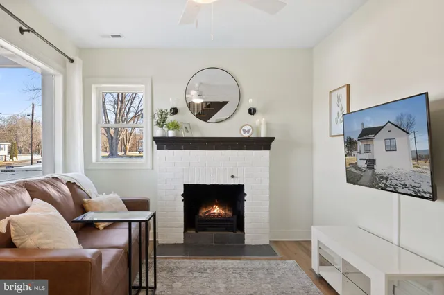 $2,260 | 701 South 2nd Street, Shenandoah, VA 22849