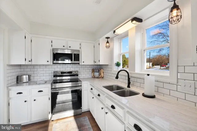 $2,260 | 701 South 2nd Street, Shenandoah, VA 22849