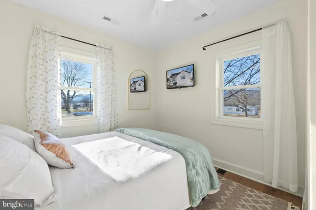 $2,260 | 701 South 2nd Street, Shenandoah, VA 22849