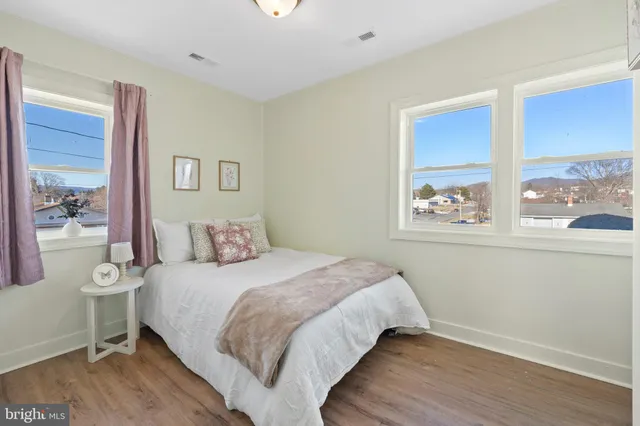 $2,260 | 701 South 2nd Street, Shenandoah, VA 22849