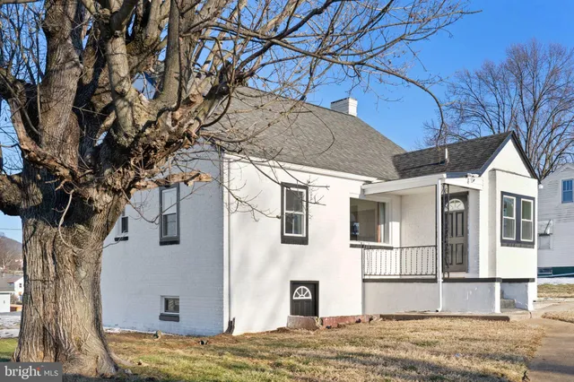 $2,260 | 701 South 2nd Street, Shenandoah, VA 22849