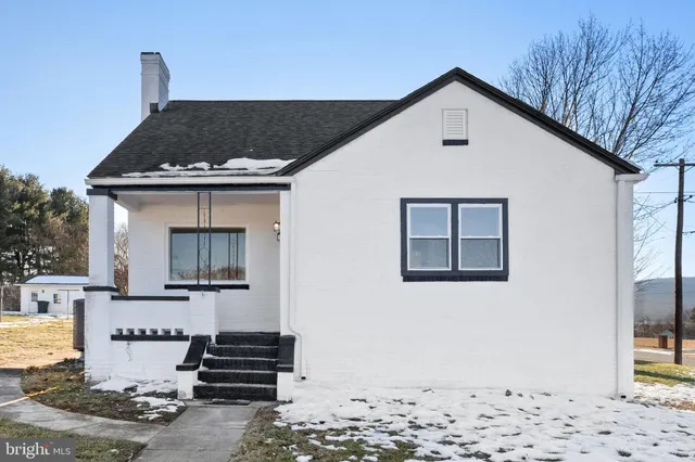 $2,260 | 701 South 2nd Street, Shenandoah, VA 22849