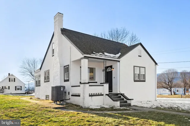 $2,260 | 701 South 2nd Street, Shenandoah, VA 22849