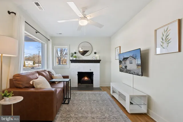 $2,260 | 701 South 2nd Street, Shenandoah, VA 22849