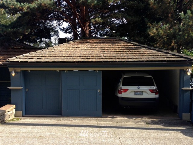 11720 Riviera Place Northeast Seattle, WA 98125 - Photo 16 of 25 Gallery Image 16