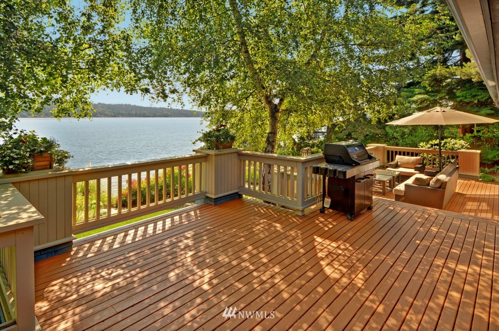 11720 Riviera Place Northeast Seattle, WA 98125 - Photo 19 of 25 Gallery Image 19