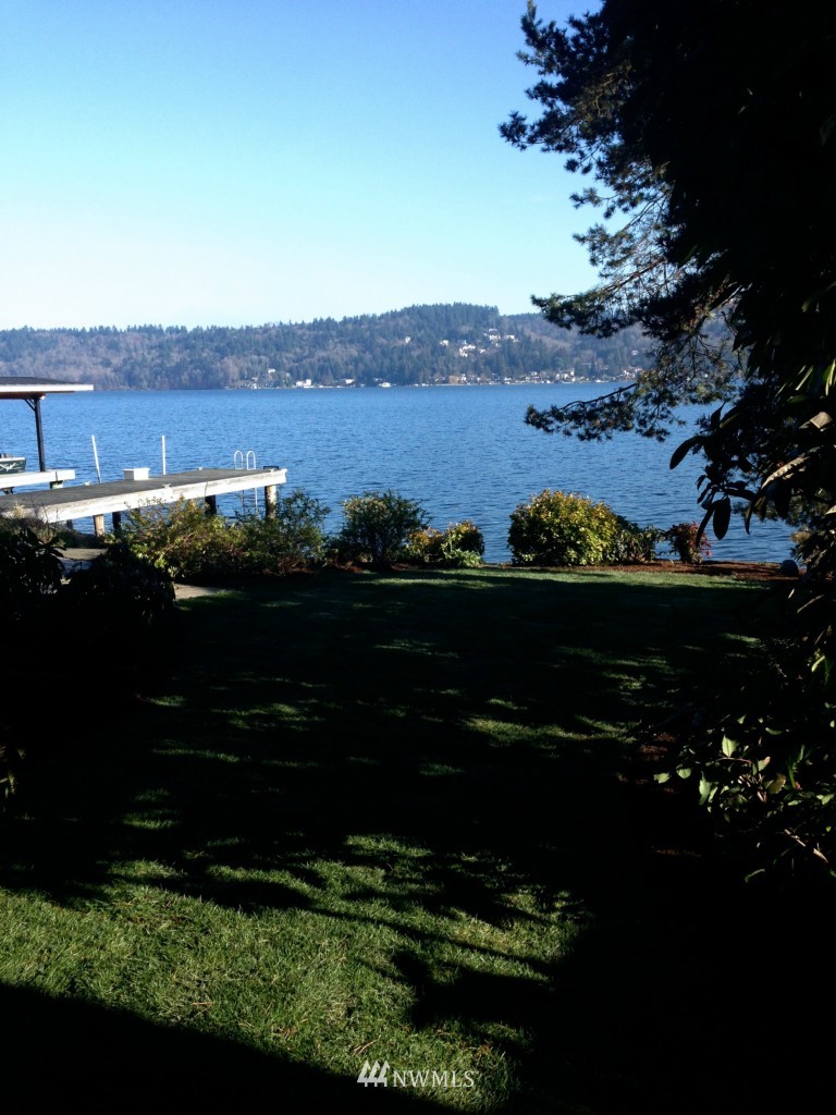 11720 Riviera Place Northeast Seattle, WA 98125 - Photo 22 of 25 Gallery Image 22