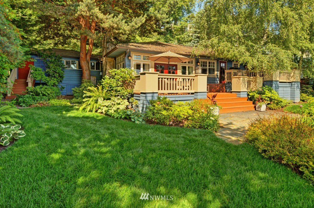 11720 Riviera Place Northeast Seattle, WA 98125 - Photo 23 of 25 Gallery Image 23