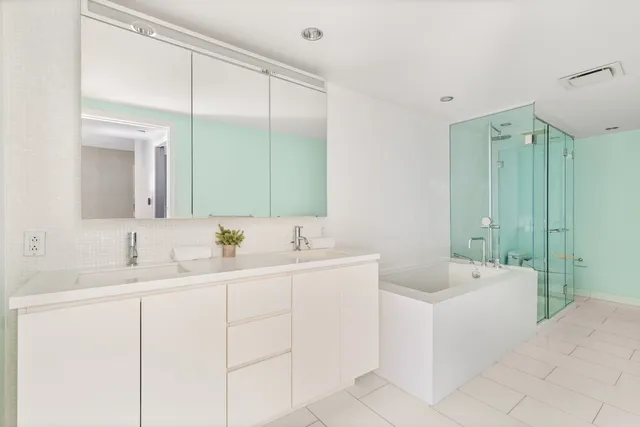 $17,500 | 425 West 53rd Street, Unit 409 | Hell's Kitchen