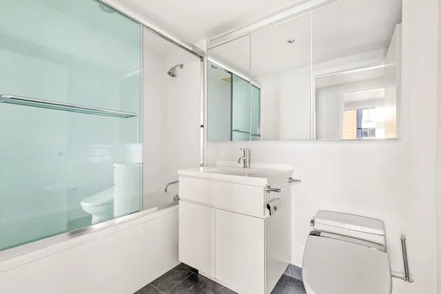 $17,500 | 425 West 53rd Street, Unit 409 | Hell's Kitchen