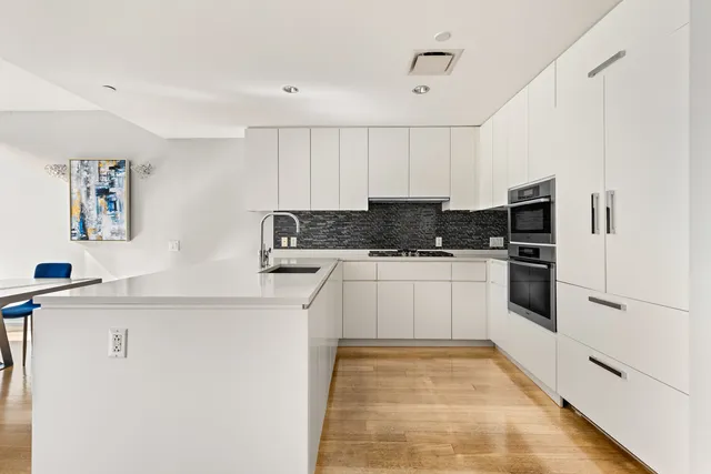 $17,500 | 425 West 53rd Street, Unit 409 | Hell's Kitchen