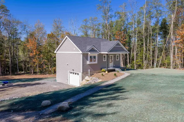 $3,100 | 3112 Parade Road, Laconia, NH 03246