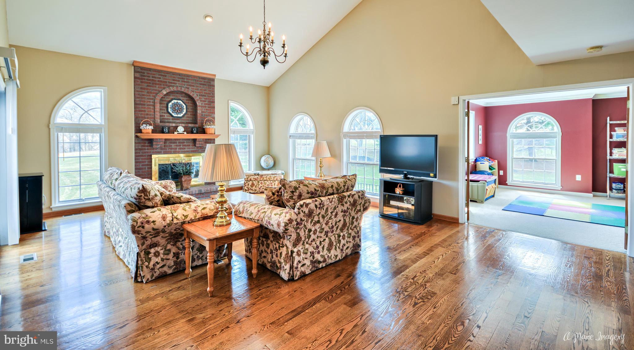 3609 Fry Road Jefferson, MD 21755 - Photo 11 of 30 Family Room