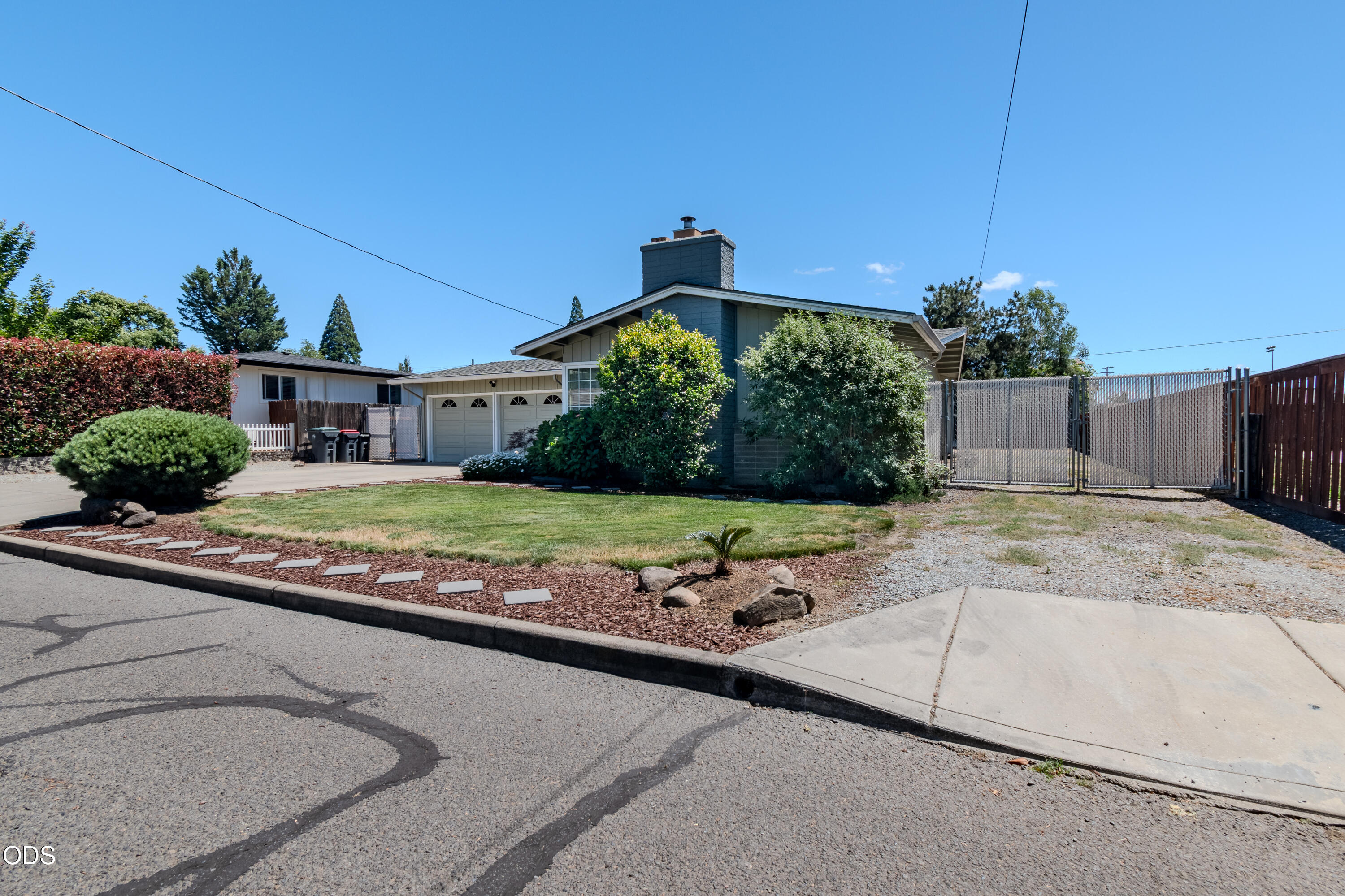212 Windsor Way Central Point, OR 97502 - Photo 3 of 29