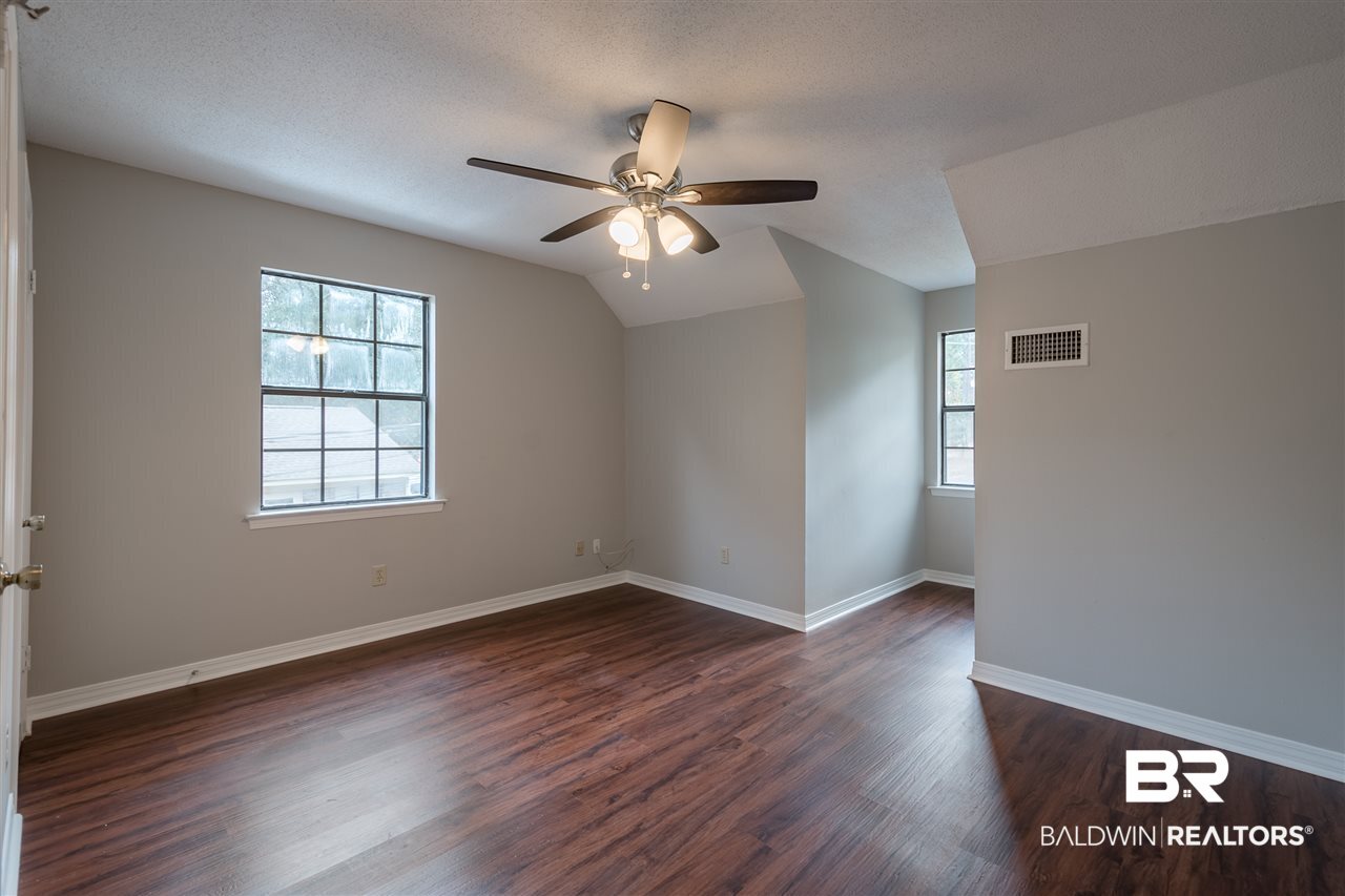 131 Ridgewood Drive Daphne, AL 36526 - Photo 27 of 37 Downstairs Guest Bath
