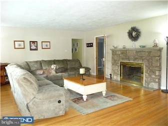 524 Kutcher Road Southampton, PA 18966 - Photo 4 of 12 Living Room