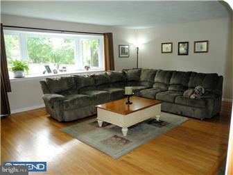 524 Kutcher Road Southampton, PA 18966 - Photo 5 of 12 Living Room