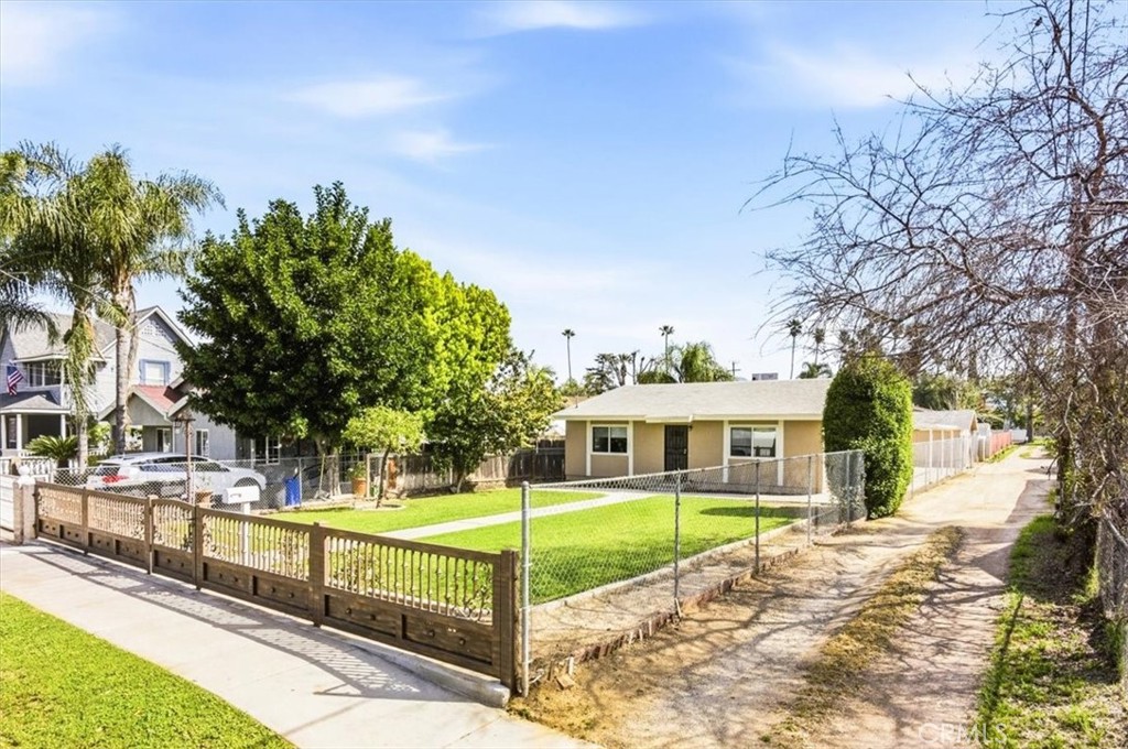 3454 Franklin Avenue Riverside, CA 92507 - Photo 3 of 43