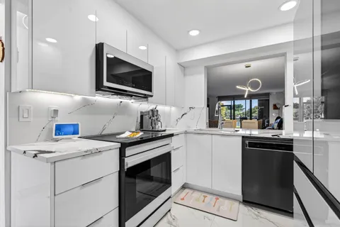 $282,500 | 1266 South Military Trail, Unit 517, Deerfield Beach, FL 33442