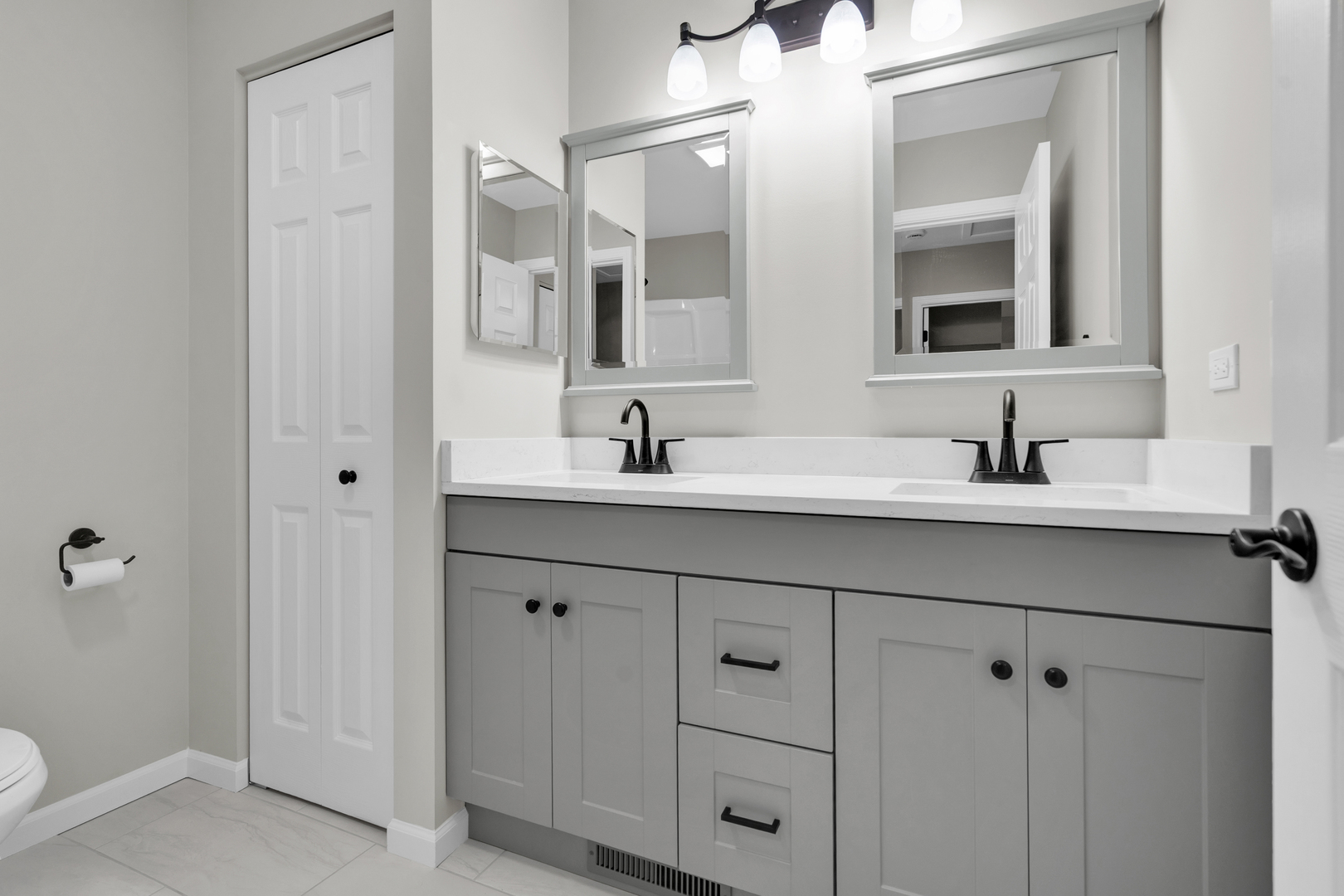 86 Silver Tree Circle Cary, IL 60013 - Photo 15 of 26 a bathroom with double sink and a mirror