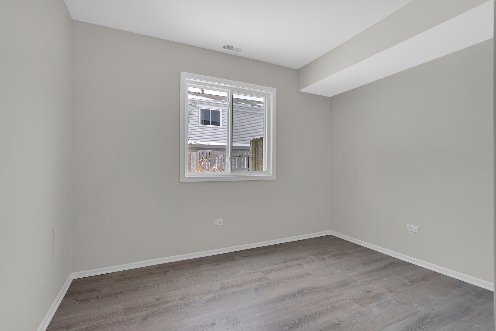 86 Silver Tree Circle Cary, IL 60013 - Photo 20 of 26 wooden floor in an empty room