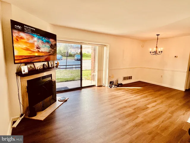 $193,500 | 118 Mountain Road, Unit 1A, Glen Burnie, MD 21060