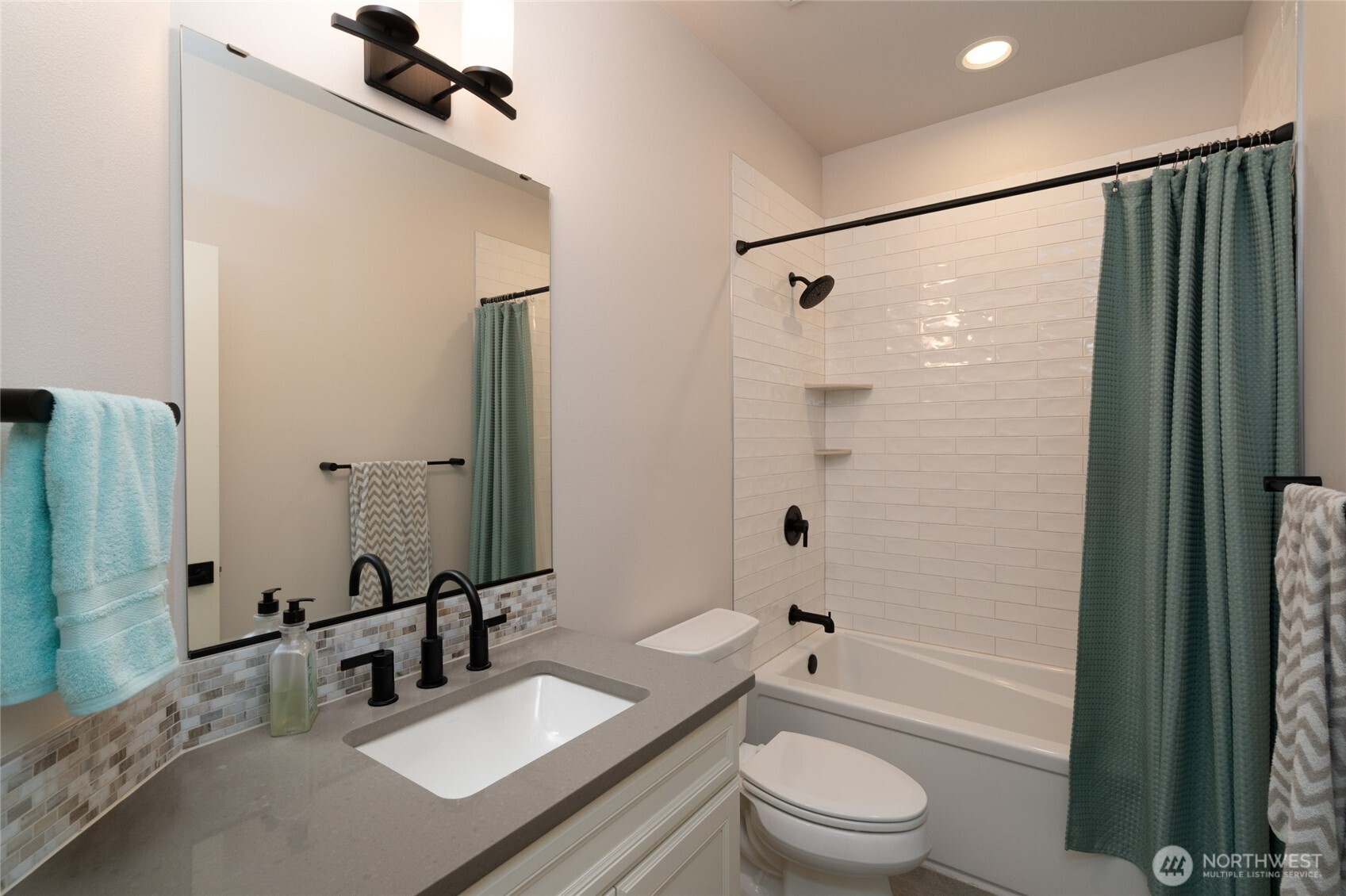 4616 Anaco Beach Road Anacortes, WA 98221 - Photo 20 of 37