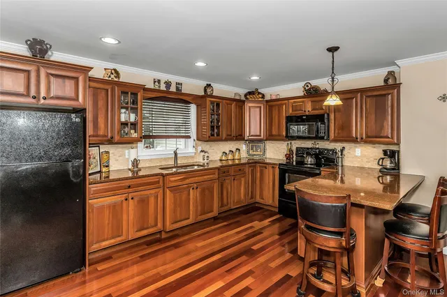 a view of a house with a big yard