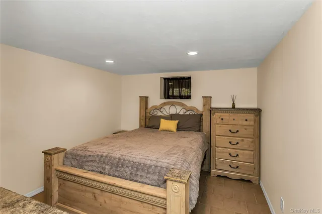 $1,475,000 | 16 Abbey Lane, East Setauket, NY 11733