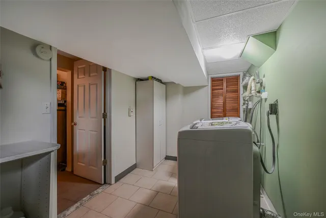 $1,475,000 | 16 Abbey Lane, East Setauket, NY 11733