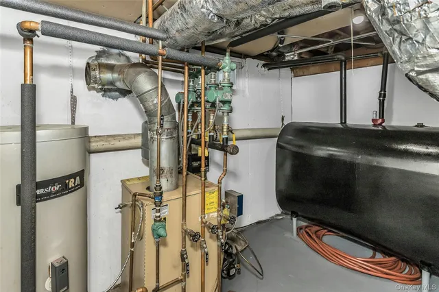 $1,475,000 | 16 Abbey Lane, East Setauket, NY 11733