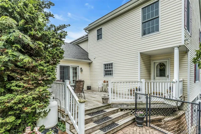 $1,475,000 | 16 Abbey Lane, East Setauket, NY 11733