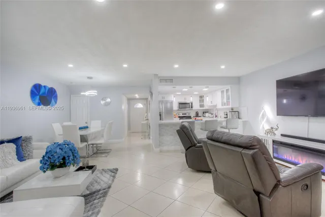 $471,500 | 1925 West 72nd Street, Hialeah, FL 33014