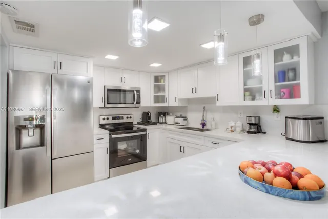 $471,500 | 1925 West 72nd Street, Hialeah, FL 33014