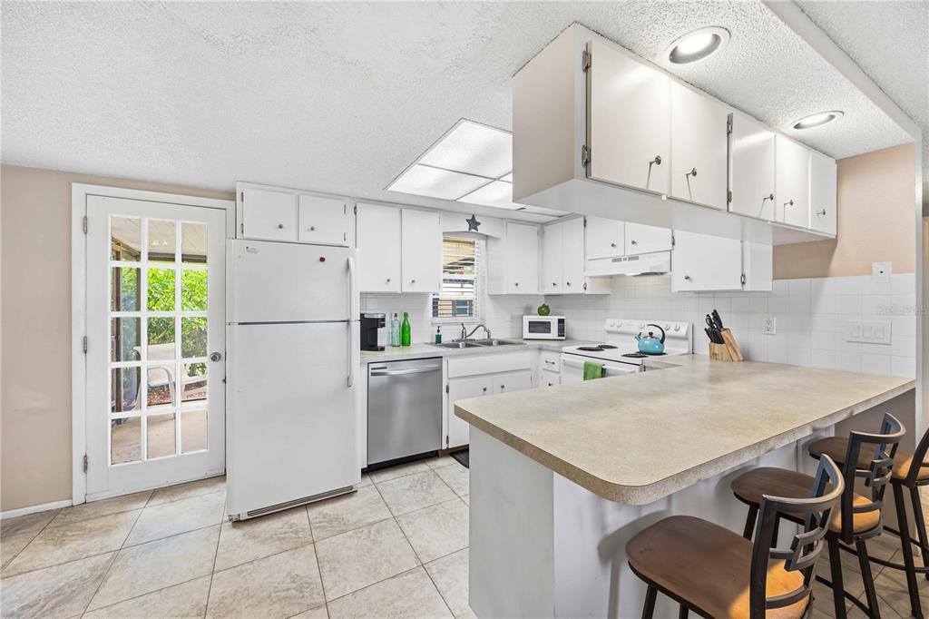 131 Dartmouth Road Venice, FL 34293 - Photo 11 of 35