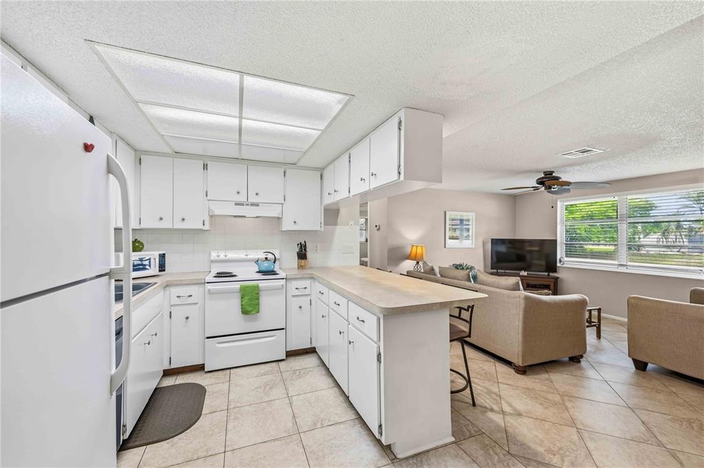 131 Dartmouth Road Venice, FL 34293 - Photo 12 of 35