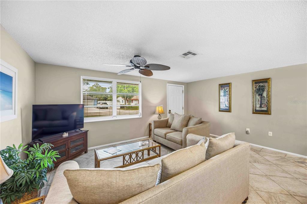 131 Dartmouth Road Venice, FL 34293 - Photo 5 of 35