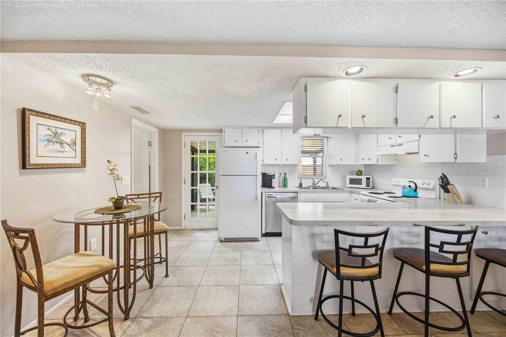 131 Dartmouth Road Venice, FL 34293 - Photo 8 of 35